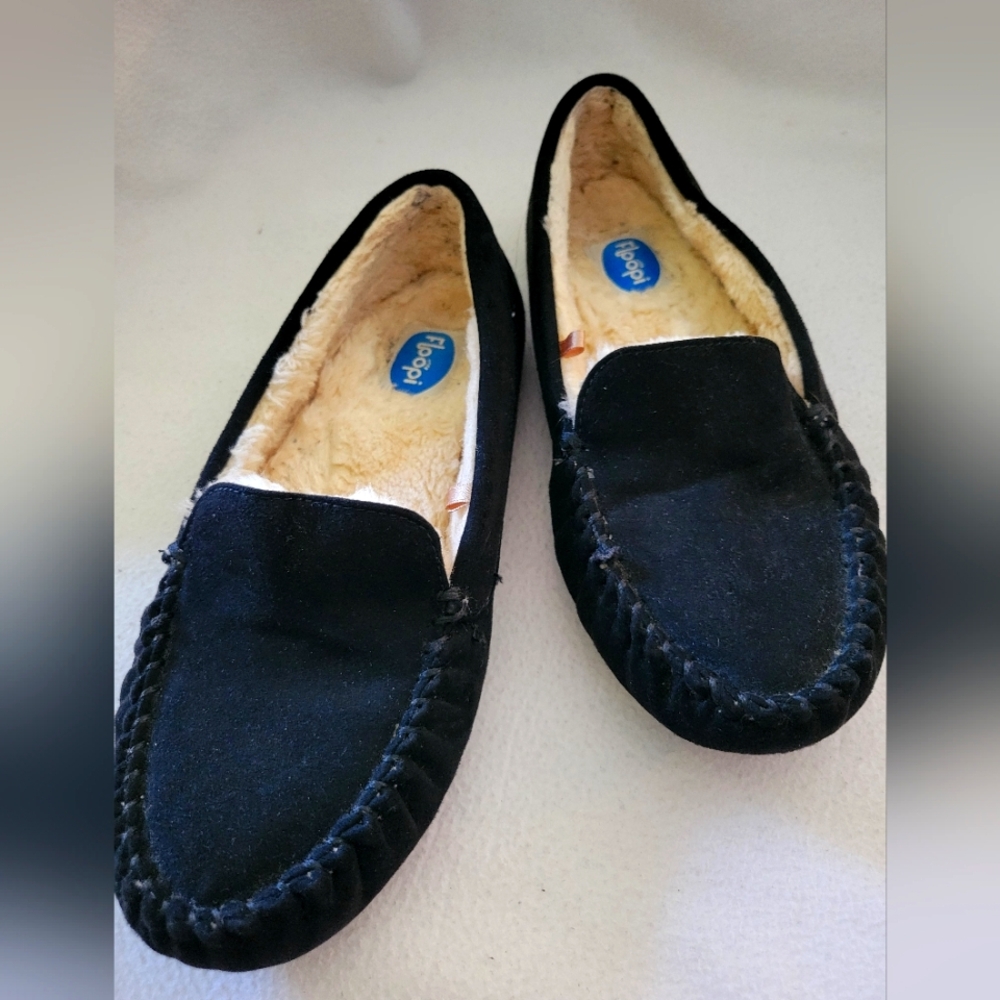 Floopi Women's  Suede Moccasins Gently Used Size 9